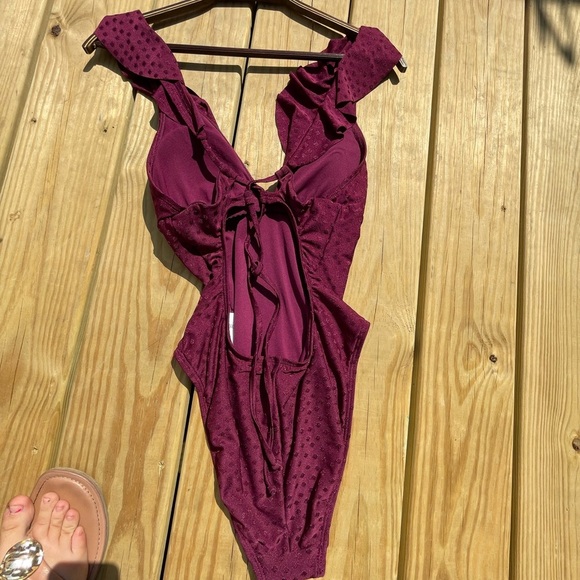 NWT Robin Piccone Julianna SZ 8 Solid Red Ruffled One-Piece Swimsuit - Picture 8 of 12